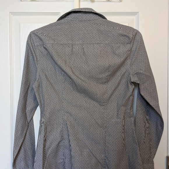 3/$15 Banana Republic Non Iron Fitted Dress shirt - Picture 3 of 4